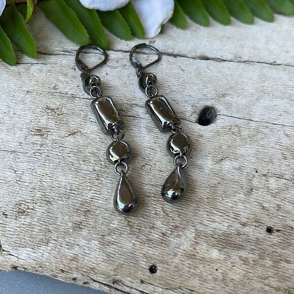 BLACK STONE DROP EARRINGS. NWOT - Picture 3 of 4